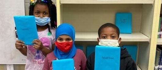 Meachem Students Enjoy Reading through Unwrapping ‘Surprise’ Books
