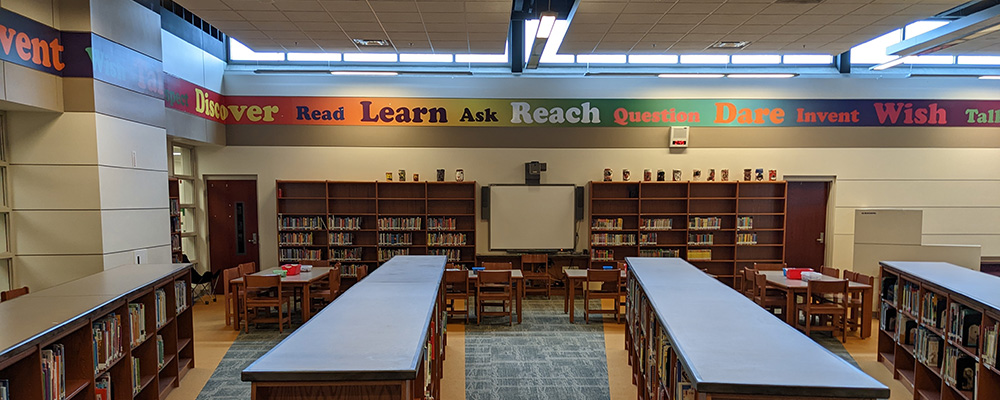 Syracuse Students using the Library