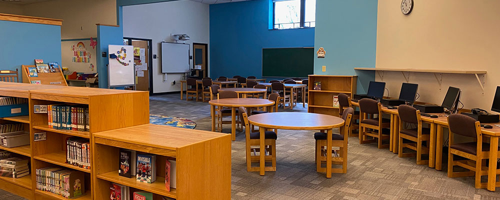 Syracuse Students using the Library