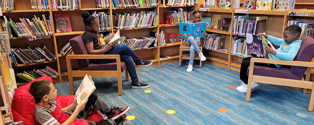 Syracuse Students using the Library