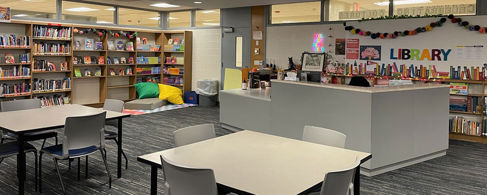 Syracuse Students using the Library