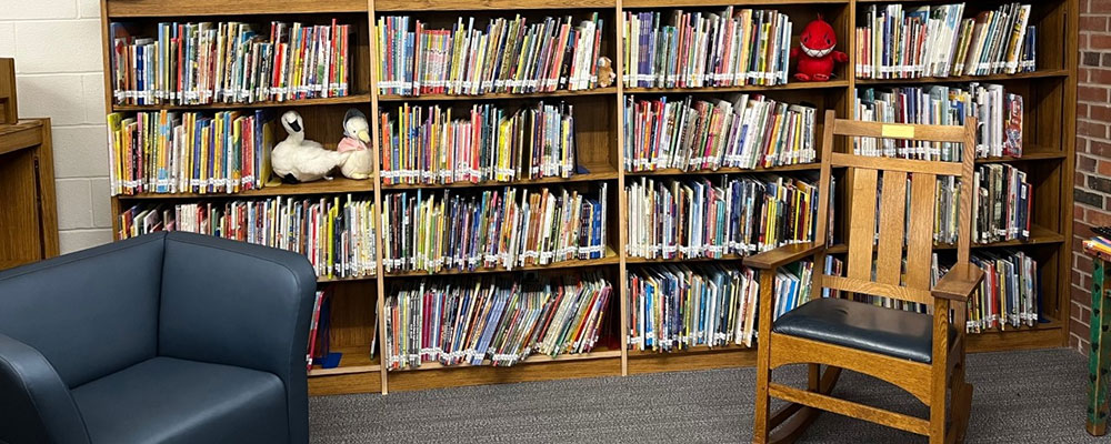 Syracuse Students using the Library