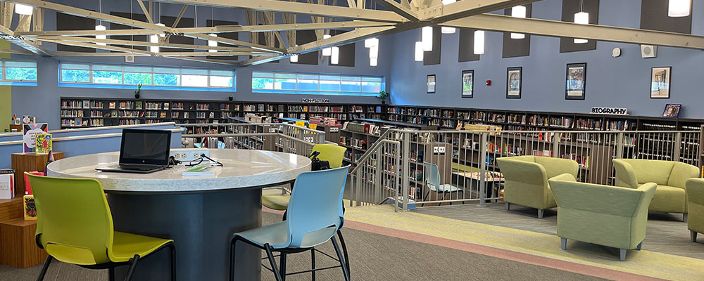 Syracuse Students using the Library